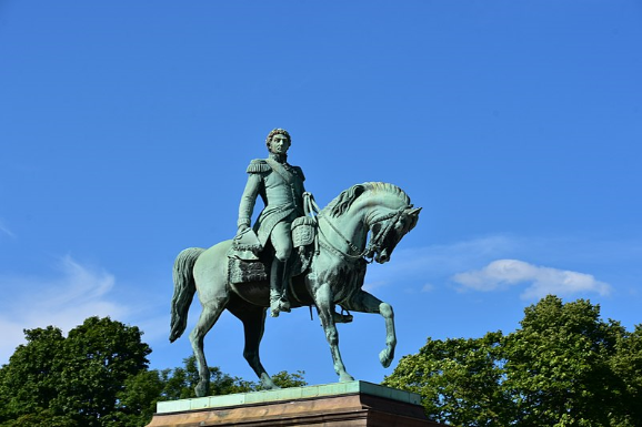 Noruega Oslo Monumento a Karl Johan  Rey de Suecia y Noruega Monumento a Karl Johan  Rey de Suecia y Noruega Oslo - Oslo - Noruega