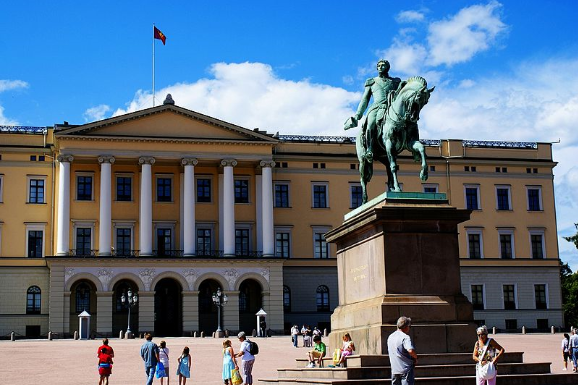 Noruega Oslo Monumento a Karl Johan  Rey de Suecia y Noruega Monumento a Karl Johan  Rey de Suecia y Noruega Oslo - Oslo - Noruega