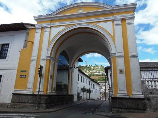 Ecuador Quito Arco de la Reina Arco de la Reina Pichincha - Quito - Ecuador