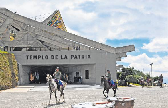 Ecuador Quito Museo Militar de La Cima de la Libertad Museo Militar de La Cima de la Libertad Sudamerica - Quito - Ecuador