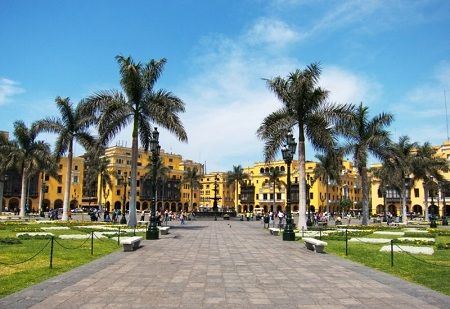 Hoteles cerca de plaza mayor  Lima