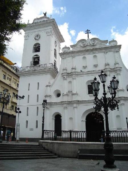 Hoteles cerca de La Catedral  Caracas