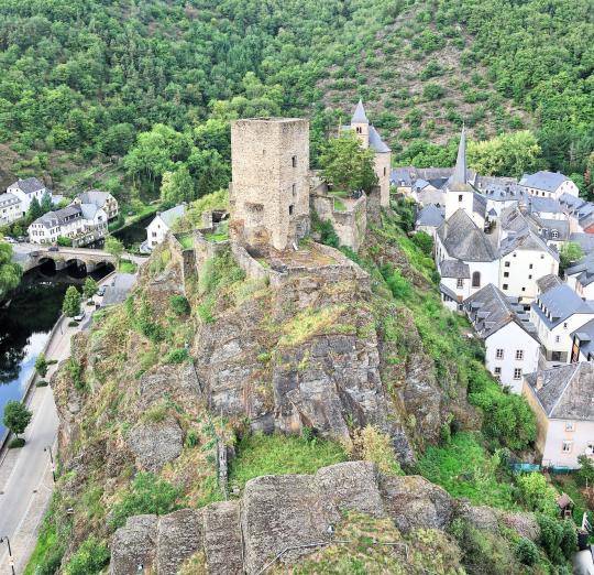 Luxemburgo Luxemburg Castillo-Fortaleza de Esch-sur-Sûre Castillo-Fortaleza de Esch-sur-Sûre Luxemburg - Luxemburg - Luxemburgo