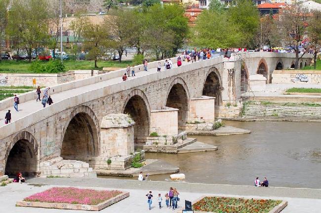 Macedonia Skopje  Puente de piedra Puente de piedra Macedonia - Skopje  - Macedonia