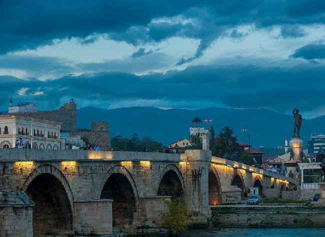 Macedonia Skopje  Puente de piedra Puente de piedra Macedonia - Skopje  - Macedonia