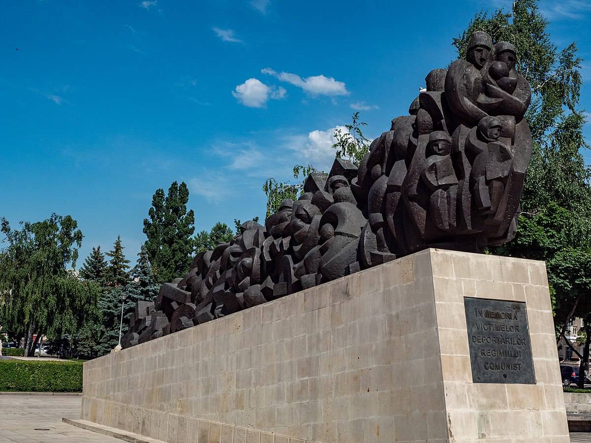 Moldavia Chisinau  El monumento a la deportación El monumento a la deportación Moldavia - Chisinau  - Moldavia