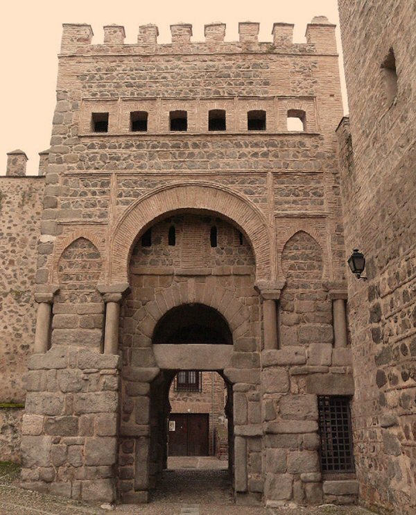 España Toledo  Puerta de Alfonso VI o Antigua Puerta de la Bisagra Puerta de Alfonso VI o Antigua Puerta de la Bisagra Toledo - Toledo  - España