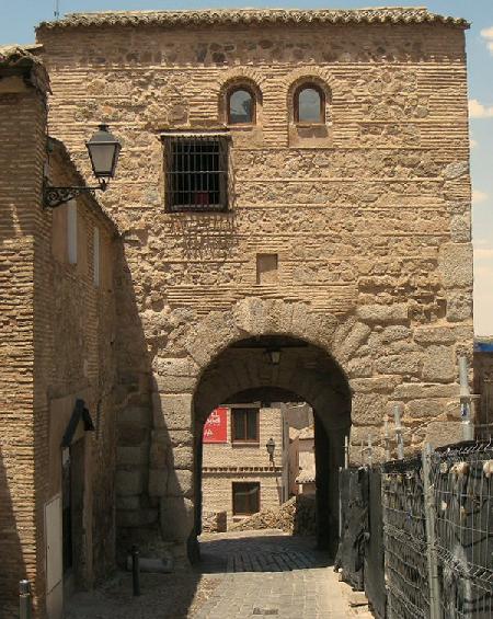 Puerta de Valmardon Gate