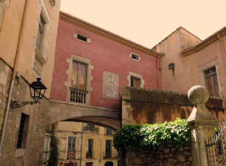 Hoteles cerca de Palau dels Agullana  Girona