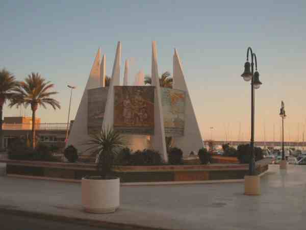 España Torrevieja Monumento al Coralista Monumento al Coralista Valencia - Torrevieja - España