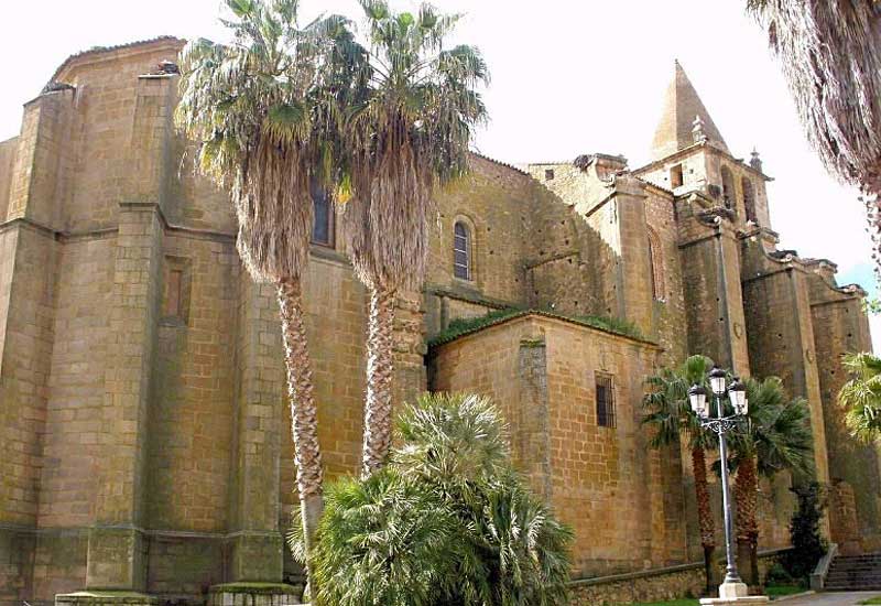 España Cáceres  Iglesia de Santiago de los Caballeros Iglesia de Santiago de los Caballeros Cáceres - Cáceres  - España