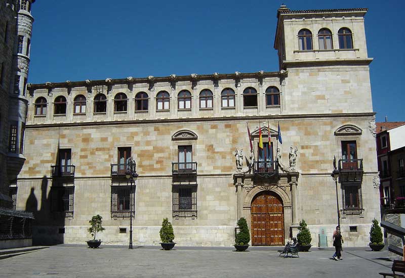 España León  Casa de los Guzmanes Casa de los Guzmanes León - León  - España