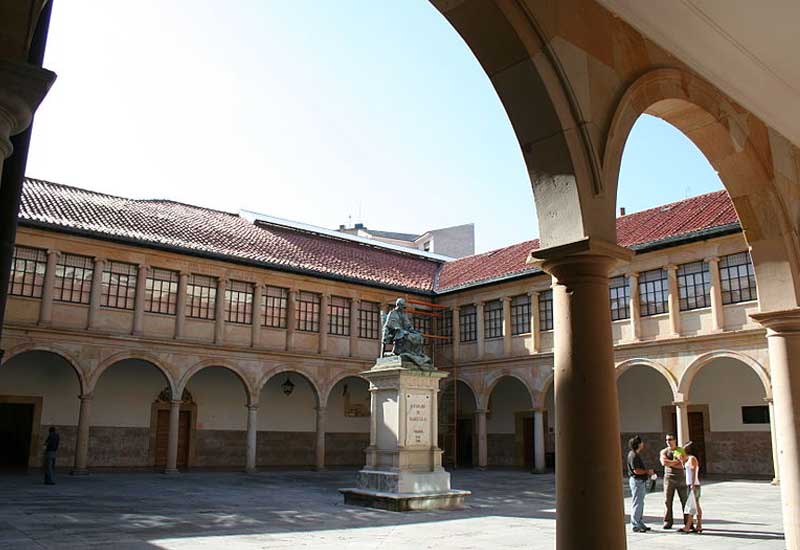 España Oviedo Biblioteca de la Universidad Biblioteca de la Universidad Oviedo - Oviedo - España
