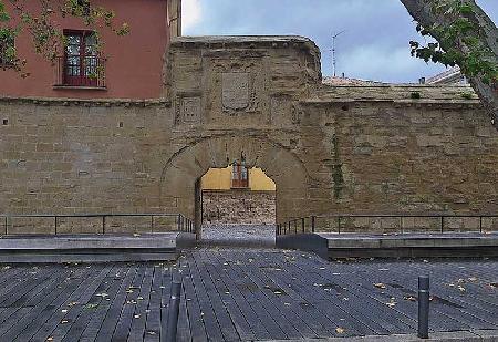 Puerta de Carlos V o del Camino