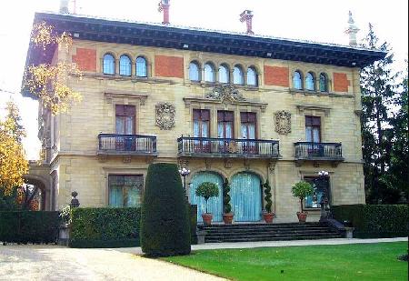 Hoteles cerca de Palacio de Ajuria Enea  Vitoria