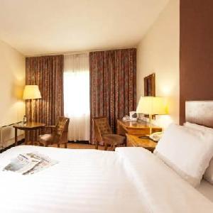 CEDAR COURT HOTEL WAKEFIELD