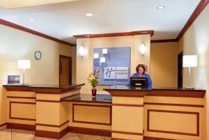 Best offers for HOLIDAY INN EXPRESS AND SUITES ROCKFORD LOVES PARK Rockford 