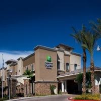 Las mejores ofertas de HOLIDAY INN EXPRESS & SUITES GLENDALE/PHOENIX Glendale 