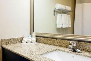 Las mejores ofertas de HOLIDAY INN EXPRESS & SUITES P Port Clinton 