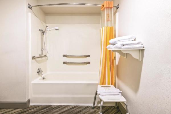 LA QUINTA INN HOUSTON BAYTOWN EAST 4025