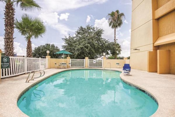 LA QUINTA INN HOUSTON BAYTOWN EAST 4025