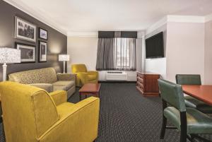 Las mejores ofertas de LA QUINTA INN HOUSTON BAYTOWN EAST 4025 Baytown 