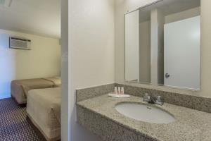 Las mejores ofertas de TRAVELODGE SUITES VIRGINIA BEACH OCEANFRONT Virginia Beach 