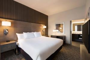 Las mejores ofertas de EMBASSSUITES BY HILTON THE WOODLANDS AT HUGHES LANDING Houston
