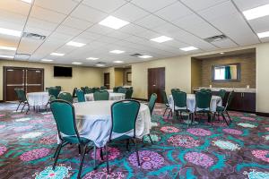 Las mejores ofertas de COMFORT INN SUITES NEWCASTLE - OKLAHOMA CITY Oklahoma City 