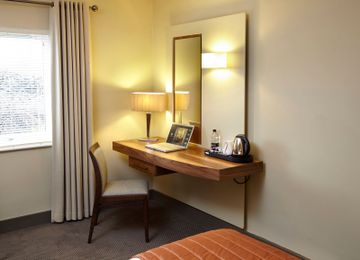 CEDAR COURT HOTEL WAKEFIELD