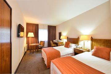 CEDAR COURT HOTEL WAKEFIELD