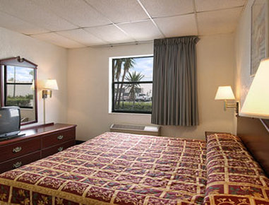 Las mejores ofertas de SUPER 8 MOTEL - POMPANO BEACH Fort Lauderdale 