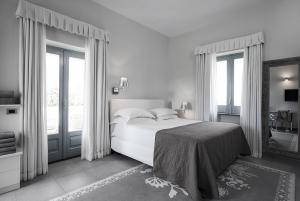 Las mejores ofertas de La Suite Boutique Hotel Neapolitan Riviera