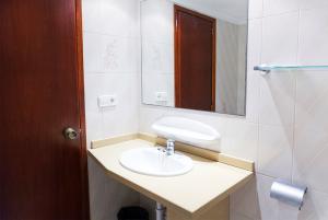 Las mejores ofertas de Hotel Club La Sirena Bahía de San Antonio