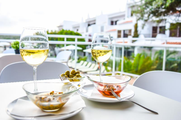 Las mejores ofertas de NELVA RESORT APARTHOTEL Cala En Porter