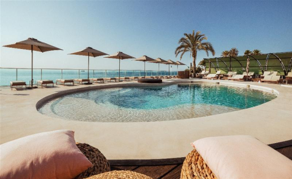 Las mejores ofertas de AMA IBIZA BEACHFRONT SUITES Playa d en Bossa