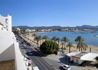 Las mejores ofertas de THE WHITE APARTAMENTOS Bahía de San Antonio