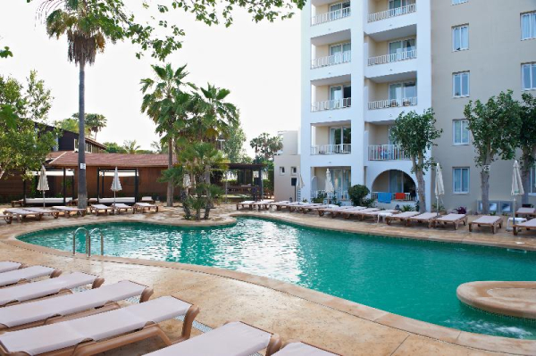 Las mejores ofertas de APARTHOTEL PROTUR SAFARI PARK Cala Millor