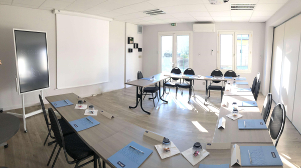 Las mejores ofertas de Kyriad Lyon Bron Le Cottage Lyon 