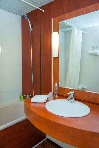 Las mejores ofertas de Brit Hotel Nantes Vigneux  L Atlantel Nantes 