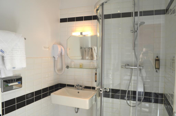 Las mejores ofertas de Hotel Le Charleston Le Mans 