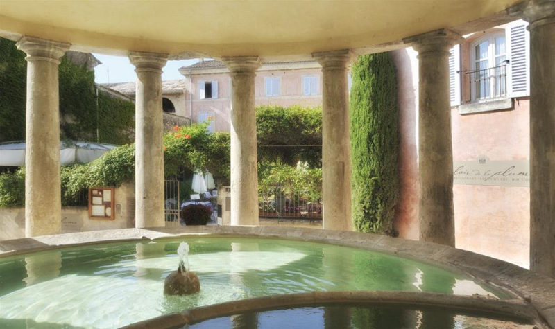 Le Clair de la Plume