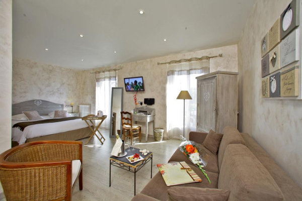 Las mejores ofertas de Hotel Le Lascaux Mauzens-et-miremont 