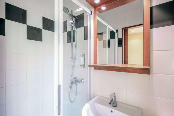 Las mejores ofertas de The Originals City, Hotel Regina, Perigueux Mauzens-et-miremont 