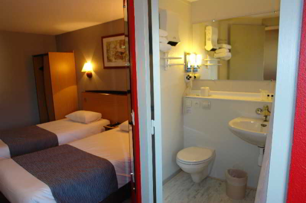 Las mejores ofertas de Brit Hotel Du Lac Du Val D'Auron Bourges 