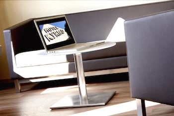 Las mejores ofertas de Kyriad Plaisir St Quentin En Yvelines Plaisir 