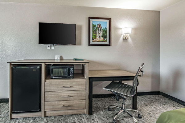 Las mejores ofertas de Quality Inn I-10 East near AT&T Center San Antonio 