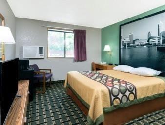 Super 8 Twinsburg/Cleveland Area