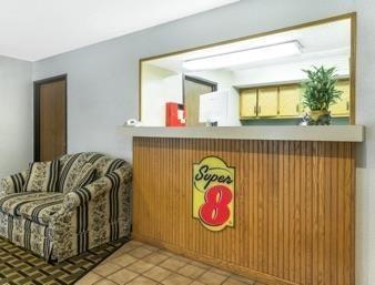 Super 8 Twinsburg/Cleveland Area