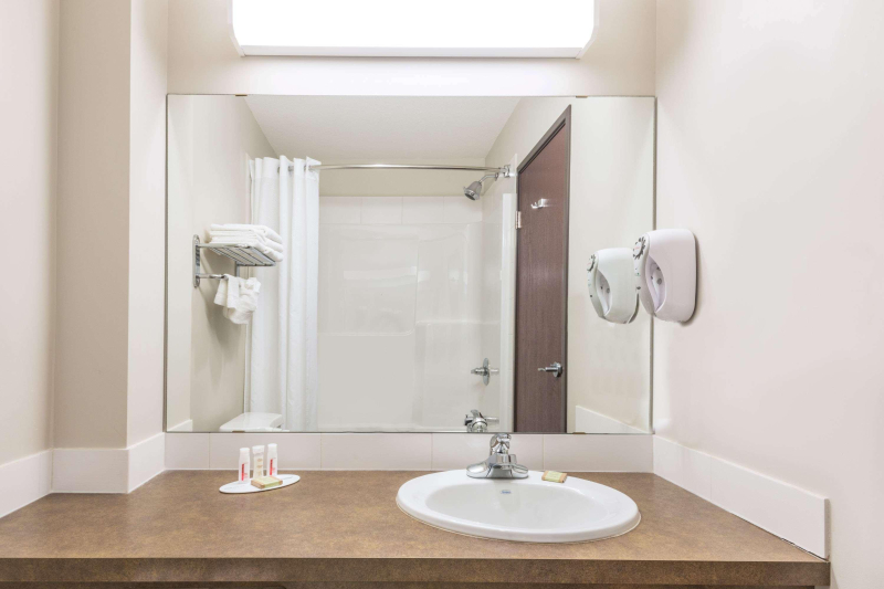 Super 8 By Wyndham Innisfail